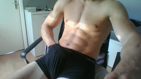 ramonjoosse2001 online show from May 18, 2026, 12:11 pm