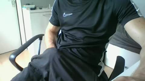 Snapshot of ramonjoosse2001 chatting on June 17, 2026, 11:23 am ramonjoosse2001 online show from June 17, 2026, 11:23 am