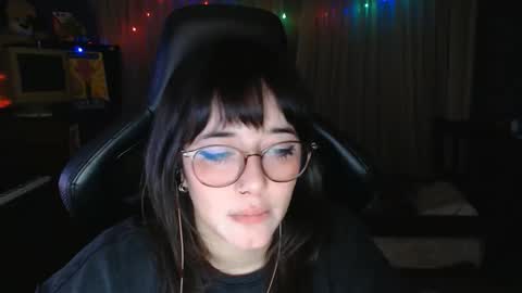 randomegirl666 online show from April 23, 2026, 2:35 am