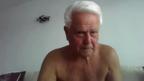 Snapshot of randythompson48 chatting on February 4, 2026, 2:34 pm Silver Stallion TwitterRandyth53496071 and ladyenglishxxx online show from February 4, 2026, 2:34 pm