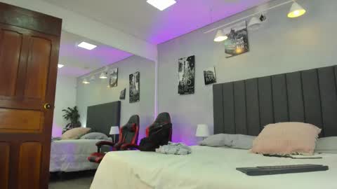 Snapshot of raphael_nyon chatting on March 1, 2026, 3:41 am Raphael Nyon online show from March 1, 2026, 3:41 am