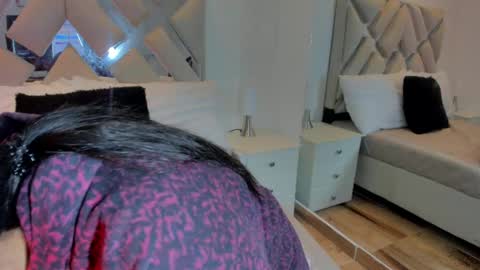 Raquel Moore  online show from March 7, 2025, 10:02 am