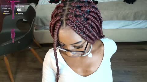Snapshot of raqueljones_ chatting on January 5, 2025, 1:13 am Raquel online show from January 5, 2025, 1:13 am