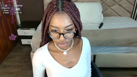 Snapshot of raqueljones_ chatting on January 13, 2025, 2:53 pm Raquel online show from January 13, 2025, 2:53 pm
