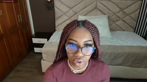 Snapshot of raqueljones_ chatting on January 23, 2025, 11:37 am Raquel online show from January 23, 2025, 11:37 am