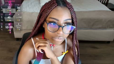 Snapshot of raqueljones_ chatting on February 4, 2025, 2:43 pm Raquel online show from February 4, 2025, 2:43 pm