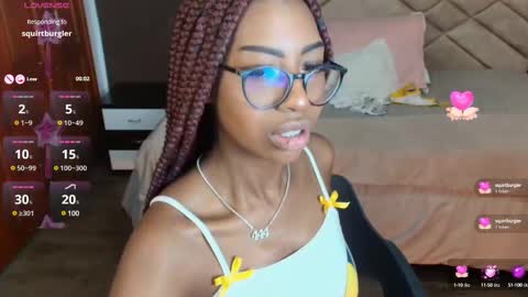 Snapshot of raqueljones_ chatting on March 5, 2025, 2:56 pm Raquel online show from March 5, 2025, 2:56 pm