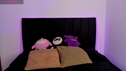 Snapshot of raven__white1 chatting on March 8, 2025, 9:51 pm Raven online show from March 8, 2025, 9:51 pm