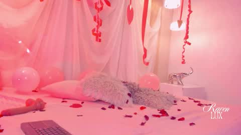 Snapshot of raven_luxx chatting on February 15, 2026, 7:51 am RAVEN online show from February 15, 2026, 7:51 am