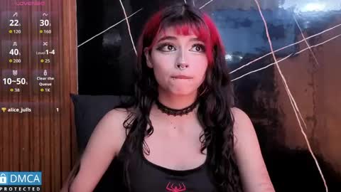 raven_rox_ online show from April 13, 2026, 7:08 pm