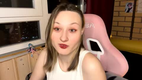 Snapshot of ravenamesbury chatting on November 1, 2025, 7:49 pm Lilith online show from November 1, 2025, 7:49 pm