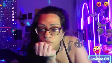 Snapshot of ravenandsin chatting on October 2, 2025, 11:45 pm Raven online show from October 2, 2025, 11:45 pm