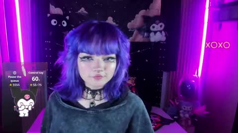 Snapshot of ravencollen chatting on April 20, 2026, 8:32 pm ravencollen online show from April 20, 2026, 8:32 pm