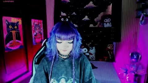 Snapshot of ravencollen chatting on May 19, 2026, 8:04 pm ravencollen online show from May 19, 2026, 8:04 pm