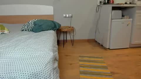 Raveneusbiter online show from February 11, 2026, 11:43 pm