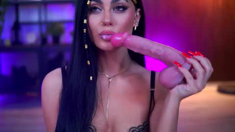 Lav online show from February 17, 2026, 7:42 pm