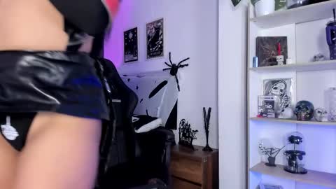 Raven Witch online show from November 28, 2025, 8:11 pm