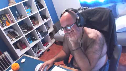 ravingr3d3 online show from October 9, 2025, 11:19 am