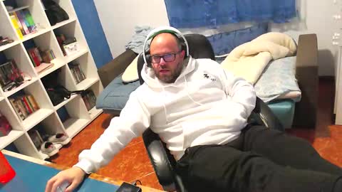 ravingr3d3 online show from January 7, 2026, 11:40 pm