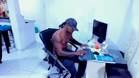 ray_long222 online show from January 18, 2025, 2:25 am