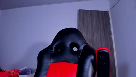 ray_long222 online show from March 8, 2025, 8:57 pm