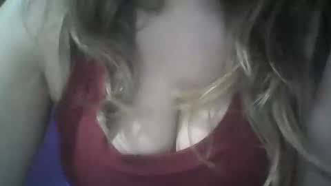 Snapshot of rayday_ chatting on October 10, 2025, 9:36 pm rayday_ online show from October 10, 2025, 9:36 pm