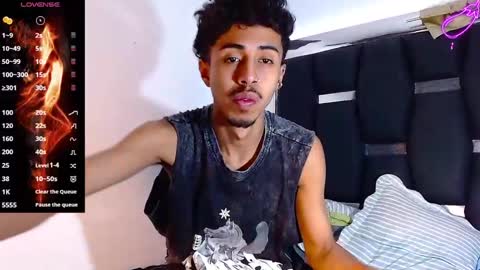 Snapshot of raydevil_ chatting on January 8, 2025, 5:37 am Rayn online show from January 8, 2025, 5:37 am