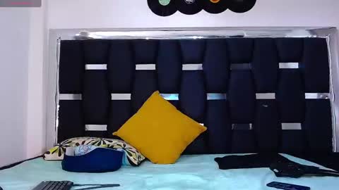 Snapshot of raydevil_ chatting on February 10, 2025, 5:19 pm Rayn online show from February 10, 2025, 5:19 pm