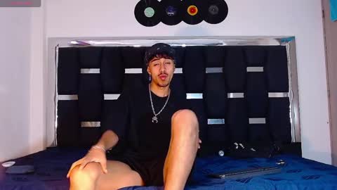 Snapshot of raydevil_ chatting on February 17, 2025, 7:53 pm Rayn online show from February 17, 2025, 7:53 pm