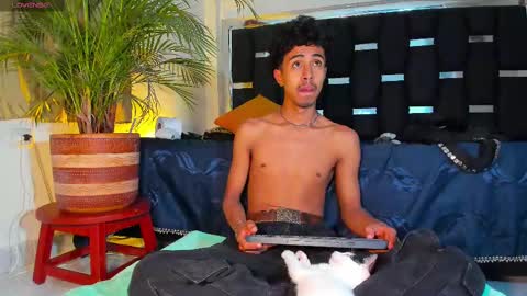 Snapshot of raydevil_ chatting on March 8, 2025, 9:06 am Rayn online show from March 8, 2025, 9:06 am