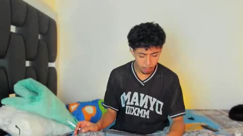 Snapshot of raydevil_ chatting on October 28, 2025, 7:05 pm Rayn online show from October 28, 2025, 7:05 pm