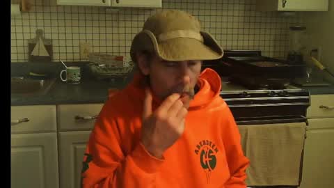 Ray online show from November 5, 2025, 9:04 pm