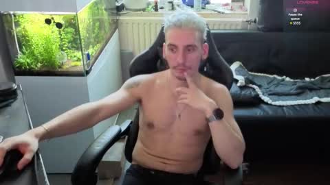 Rayzel online show from January 19, 2026, 12:31 pm