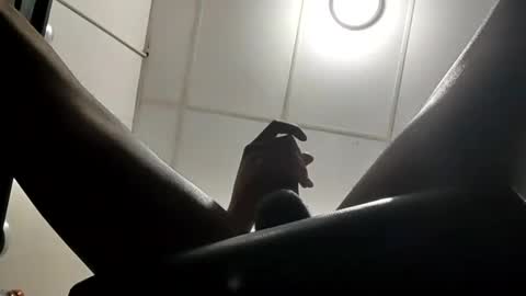 razor20221 online show from February 5, 2025, 2:37 pm