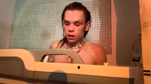 rcherrycola00 online show from May 12, 2026, 5:21 pm