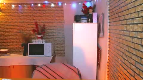 real_coupl3 online show from February 5, 2026, 8:46 pm