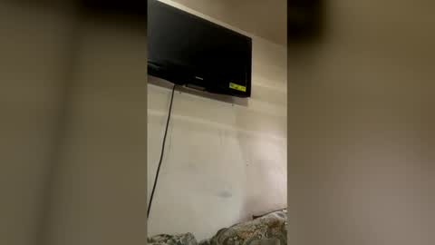 Snapshot of reallife1993 chatting on February 15, 2026, 9:22 pm reallife1993 online show from February 15, 2026, 9:22 pm