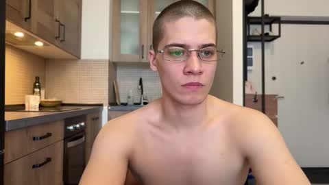 AliceEve online show from April 9, 2026, 10:53 am