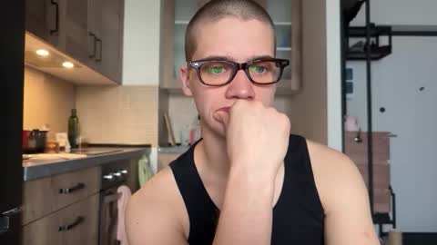 AliceEve online show from April 14, 2026, 3:56 am