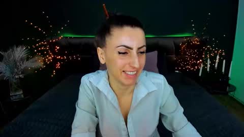 Snapshot of rebecca_diamonds chatting on February 12, 2026, 6:19 am rebecca_diamonds online show from February 12, 2026, 6:19 am