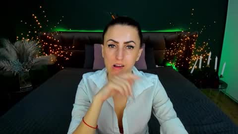 Snapshot of rebecca_diamonds chatting on March 5, 2026, 7:48 am rebecca_diamonds online show from March 5, 2026, 7:48 am