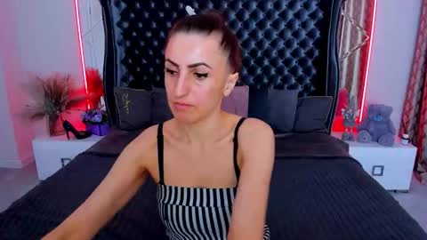 Snapshot of rebecca_diamonds chatting on March 26, 2026, 7:25 am rebecca_diamonds online show from March 26, 2026, 7:25 am