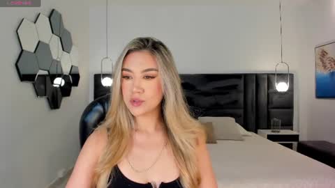Snapshot of rebeccahudson_ chatting on June 15, 2026, 6:32 pm Rebe online show from June 15, 2026, 6:32 pm
