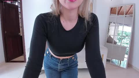 Snapshot of rebeccahudson_ chatting on June 29, 2026, 6:19 pm Rebe online show from June 29, 2026, 6:19 pm
