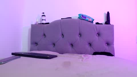 IG   OF red moonn online show from December 22, 2024, 7:10 pm