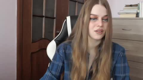 Lily online show from April 3, 2026, 2:31 am