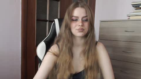 Lily online show from June 3, 2026, 3:20 am
