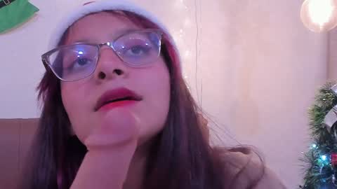 Snapshot of redmeloddy chatting on December 17, 2024, 8:10 pm Meloddy online show from December 17, 2024, 8:10 pm