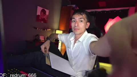 Red online show from March 3, 2025, 8:43 pm