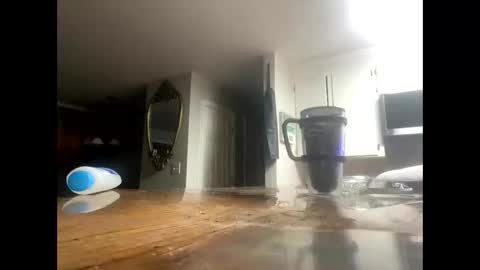 Lee online show from October 15, 2025, 3:39 am